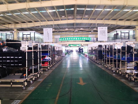 箱包生產(chǎn)車間圖片素材 新媒體用圖設(shè)計素材下載